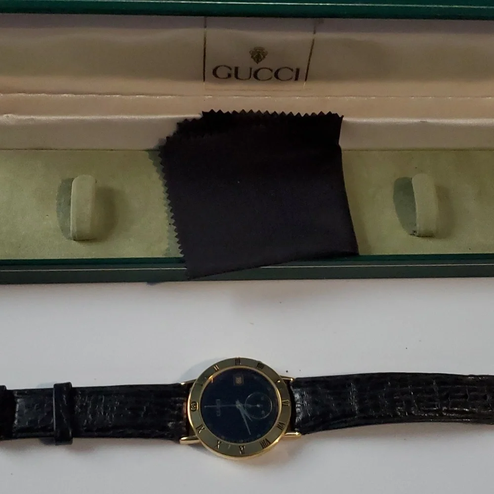 Gucci watch new with box. S/n: 3800M Vintage from the 1990's. Rare find. - Picture 4 of 4